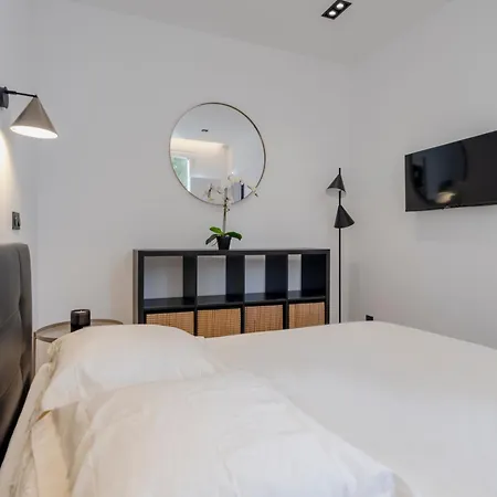 Apartment Pretty 1 Bdr Flat In