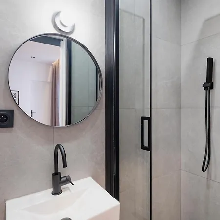Pretty 1 Bdr Flat In Apartment *