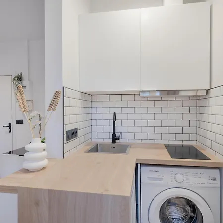Pretty 1 Bdr Flat In Apartment *